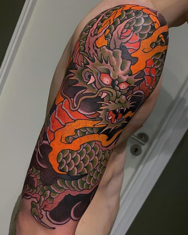 Drache in orangefarbenen Wolken – Japanisch, INKLABS-Arbeit